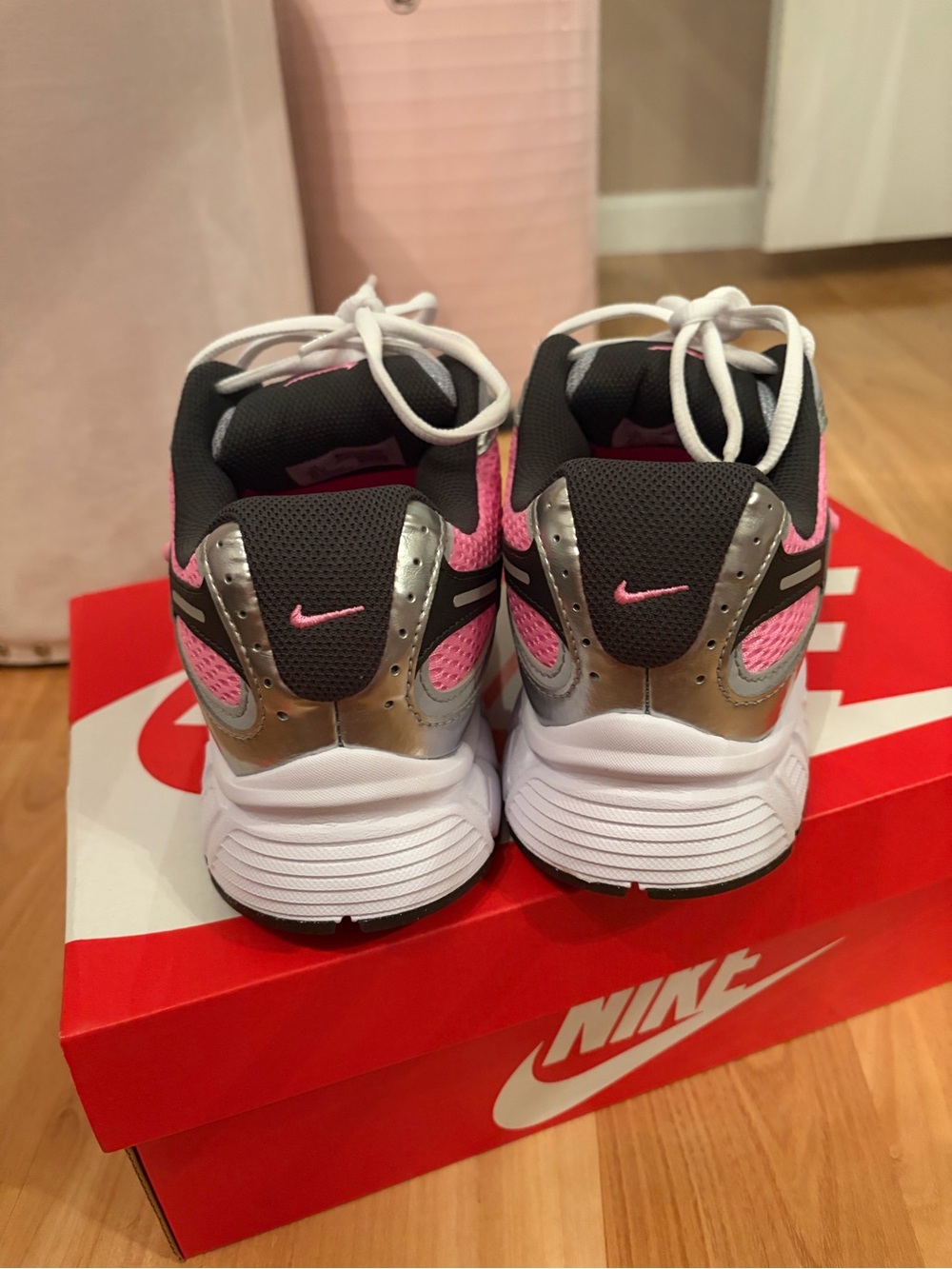 NIB Nike Women’s V5 RNR Black, Pink, & Silver Shoe Size 9.5 - Picture 7 of 7